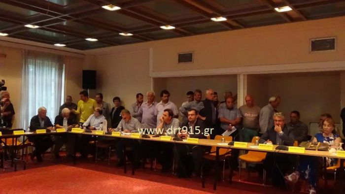 Κάτοικοι της Κώμης στο Περιφερειακό Συμβούλιο | Ζήτησαν στήριξη για τις ζημιές από την κακοκαιρία - Αίτημα για "έκτακτη ανάγκη" (vd)