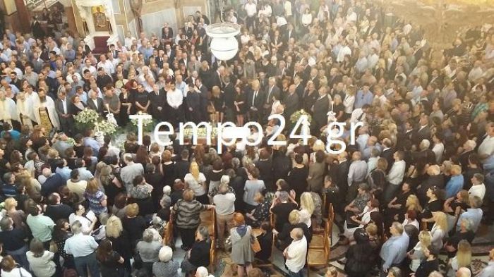Πάτρα: Το τελευταίο "αντίο" στη 16χρονη Νίκη (εικόνες - βίντεο)