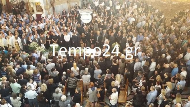 Πάτρα: Το τελευταίο &quot;αντίο&quot; στη 16χρονη Νίκη (εικόνες - βίντεο)