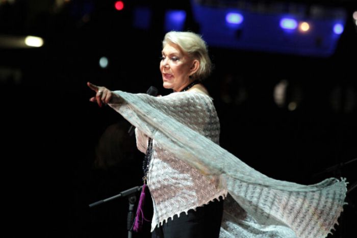 &Pi;έ&theta;&alpha;&nu;&epsilon; &eta; &sigma;&pi;&omicron;&upsilon;&delta;&alpha;ί&alpha; &tau;&rho;&alpha;&gamma;&omicron;&upsilon;&delta;ί&sigma;&tau;&rho;&iota;&alpha; &Mu;&alpha;&rho;&iota;&nu;έ&lambda;&lambda;&alpha;