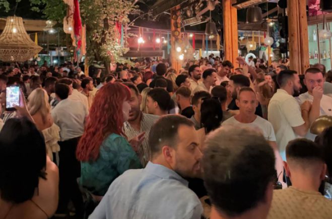 &Omicron; &Tau;&zeta;&iota;&omicron;ύ&mu;&eta;&sigmaf; &gamma;&iota;&alpha; &tau;&omicron;&nu; &Delta;&epsilon;&kappa;&alpha;&pi;&epsilon;&nu;&tau;&alpha;ύ&gamma;&omicron;&upsilon;&sigma;&tau;&omicron; &sigma;&tau;&eta;&nu; &Tau;&rho;ί&pi;&omicron;&lambda;&eta;: "&Epsilon;&omicron;&rho;&tau;&alpha;&sigma;&tau;&iota;&kappa;ή, &kappa;&alpha;&lambda;&omicron;&kappa;&alpha;&iota;&rho;&iota;&nu;ή, &gamma;&epsilon;&mu;ά&tau;&eta; &kappa;ό&sigma;&mu;&omicron; &eta; &pi;ό&lambda;&eta;"! (&epsilon;&iota;&kappa;ό&nu;&epsilon;&sigmaf;)