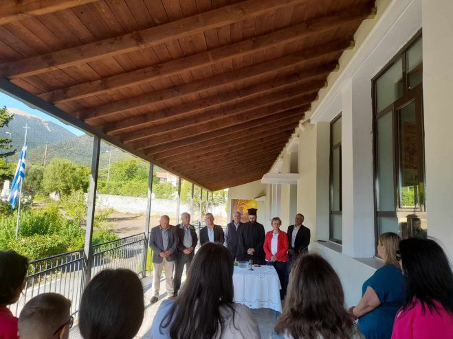 &Alpha;&gamma;&iota;&alpha;&sigma;&mu;ό&sigmaf; &sigma;&tau;&omicron; &Epsilon;&Epsilon;&Epsilon;&Epsilon;&Kappa; &Mu;&alpha;&nu;&tau;&iota;&nu;&epsilon;ί&alpha;&sigmaf; &gamma;&iota;&alpha; &tau;&eta; &nu;έ&alpha; &sigma;&chi;&omicron;&lambda;&iota;&kappa;ή &chi;&rho;&omicron;&nu;&iota;ά (&epsilon;&iota;&kappa;ό&nu;&epsilon;&sigmaf;)