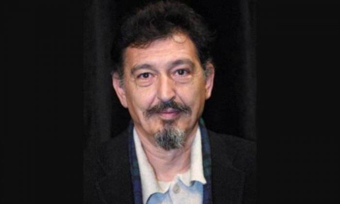 &Pi;έ&theta;&alpha;&nu;&epsilon; &omicron; &eta;&theta;&omicron;&pi;&omicron;&iota;ό&sigmaf; &Mu;&iota;&chi;ά&lambda;&eta;&sigmaf; &Gamma;&omicron;ύ&nu;&alpha;&rho;&eta;&sigmaf;