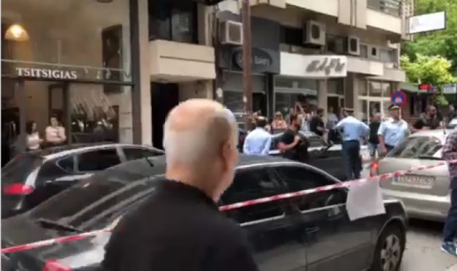 &Gamma;&iota;&omicron;ύ&chi;&alpha;&rho;&alpha;&nu; &Kappa;&omicron;&nu;&tau;&omicron;&nu;ή &kappa;&alpha;&iota; &Tau;&zeta;ά&kappa;&rho;&eta; &sigma;&tau;&alpha; &Gamma;&iota;&alpha;&nu;&nu;&iota;&tau;&sigma;ά | "&Pi;&rho;&omicron;&delta;ό&tau;&epsilon;&sigmaf; &phi;ώ&nu;&alpha;&zeta;&epsilon; &omicron; &kappa;ό&sigma;&mu;&omicron;&sigmaf;! (vd)