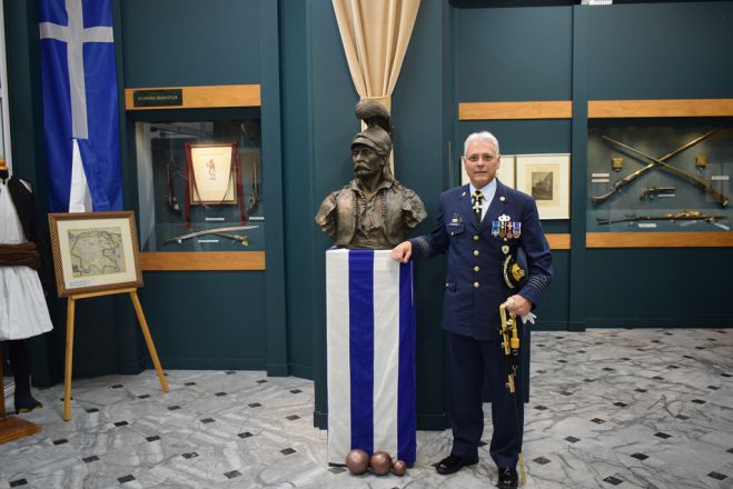 &Omicron; &Mu;ί&mu;&eta;&sigmaf; &Phi;&omega;&tau;ό&pi;&omicron;&upsilon;&lambda;&omicron;&sigmaf; &alpha;&pi;&omicron;&chi;&alpha;&iota;&rho;έ&tau;&eta;&sigma;&epsilon; &tau;&iota;&sigmaf; &tau;ά&xi;&epsilon;&iota;&sigmaf; &tau;&omicron;&upsilon; &sigma;ώ&mu;&alpha;&tau;&omicron;&sigmaf; &tau;&eta;&sigmaf; &Pi;&omicron;&lambda;&epsilon;&mu;&iota;&kappa;ή&sigmaf; &Alpha;&epsilon;&rho;&omicron;&pi;&omicron;&rho;ί&alpha;&sigmaf; &kappa;&alpha;&iota; &tau;&eta;&nu; &alpha;&gamma;&alpha;&pi;&eta;&mu;έ&nu;&eta; &tau;&omicron;&upsilon; &sigma;&tau;&omicron;&lambda;ή