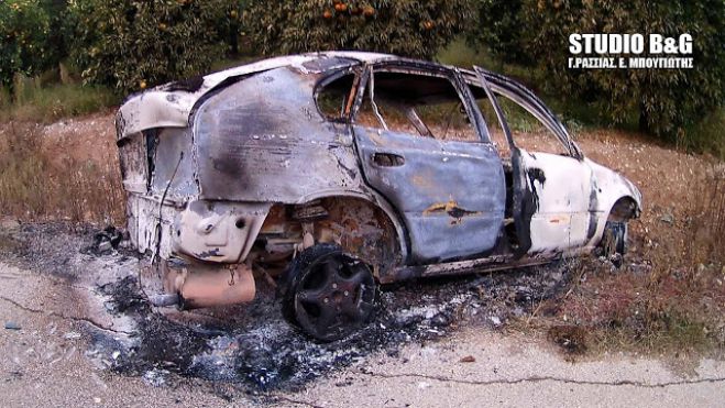 Αργολίδα | Αυτοκίνητο βρέθηκε καμένο σε ερημική τοποθεσία στη Νέα Κίο (vd)