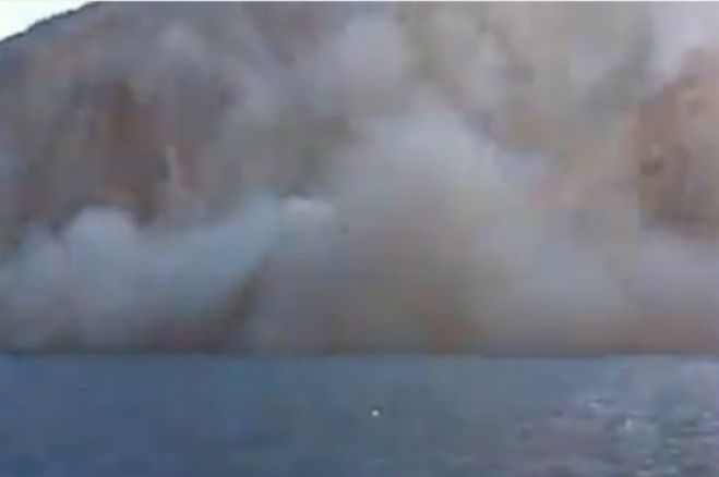 &Eta; &sigma;&tau;&iota;&gamma;&mu;ή &tau;&omicron;&upsilon; &sigma;&epsilon;&iota;&sigma;&mu;&omicron;ύ &sigma;&tau;&eta;&nu; &pi;&alpha;&nu;έ&mu;&omicron;&rho;&phi;&eta; &pi;&alpha;&rho;&alpha;&lambda;ί&alpha; &Pi;ό&rho;&tau;&omicron; &Kappa;&alpha;&tau;&sigma;ί&kappa;&iota;! (vd)