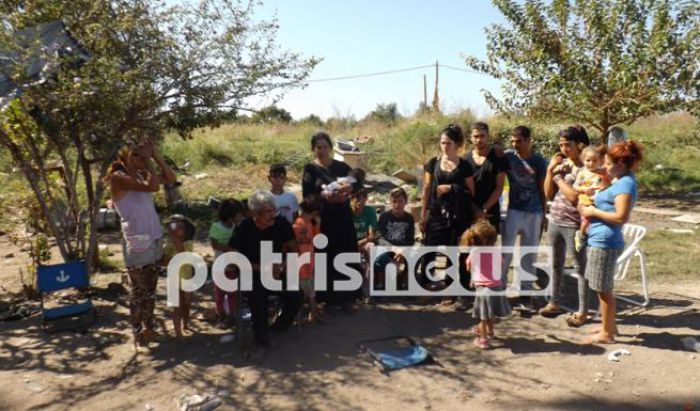 Παιδιά κοιμούνται μέσα σε βαγόνι και κάτω στο χώμα στη Ζαχάρω Ηλείας ...