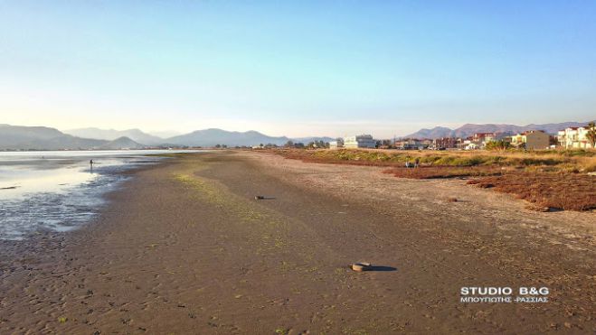 &laquo;&Chi;ά&theta;&eta;&kappa;&epsilon;&raquo; &xi;&alpha;&nu;ά &eta; &theta;ά&lambda;&alpha;&sigma;&sigma;&alpha; &sigma;&tau;&omicron; &Nu;&alpha;ύ&pi;&lambda;&iota;&omicron; (&epsilon;&iota;&kappa;ό&nu;&epsilon;&sigmaf;)