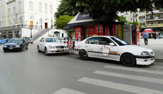 &Delta;ή&mu;&alpha;&rho;&chi;&omicron;&sigmaf;: "Ή&rho;&theta;&epsilon; &eta; ώ&rho;&alpha; &nu;&alpha; &alpha;&lambda;&lambda;ά&xi;&epsilon;&iota; &eta; &epsilon;&iota;&kappa;ό&nu;&alpha; &tau;&eta;&sigmaf; &pi;&lambda;&alpha;&tau;&epsilon;ί&alpha;&sigmaf; &Alpha;&gamma;ί&omicron;&upsilon; &Beta;&alpha;&sigma;&iota;&lambda;&epsilon;ί&omicron;&upsilon;" - &Tau;&iota; &alpha;&nu;&alpha;&phi;έ&rho;&theta;&eta;&kappa;&epsilon; &gamma;&iota;&alpha; &tau;&alpha; &tau;&alpha;&xi;ί!