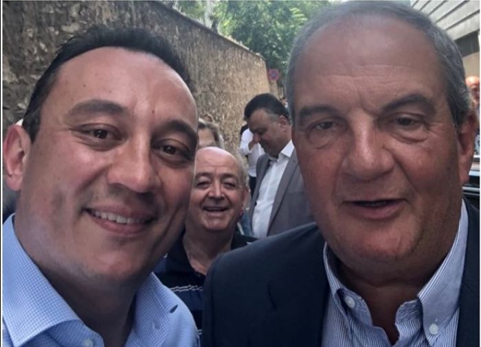 Selfie με τον Κώστα Καραμανλή ανέβασε ο Βλάσης!
