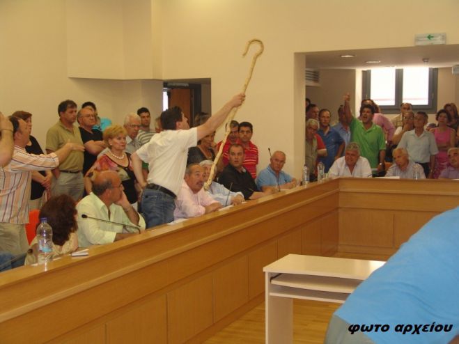 &Kappa;&alpha;&beta;&omicron;&upsilon;&rho;ί&nu;&omicron;&sigmaf; (&pi;&rho;ώ&eta;&nu; &Delta;ή&mu;&alpha;&rho;&chi;&omicron;&sigmaf; &Lambda;&epsilon;&beta;&iota;&delta;ί&omicron;&upsilon;): &laquo;&Eta; &Mu;&alpha;&gamma;&omicron;ύ&lambda;&alpha; &delta;&epsilon;&nu; &epsilon;ί&nu;&alpha;&iota; &eta; &lambda;ύ&sigma;&eta; &gamma;&iota;&alpha; &tau;&alpha; &sigma;&kappa;&omicron;&upsilon;&pi;ί&delta;&iota;&alpha;&raquo;