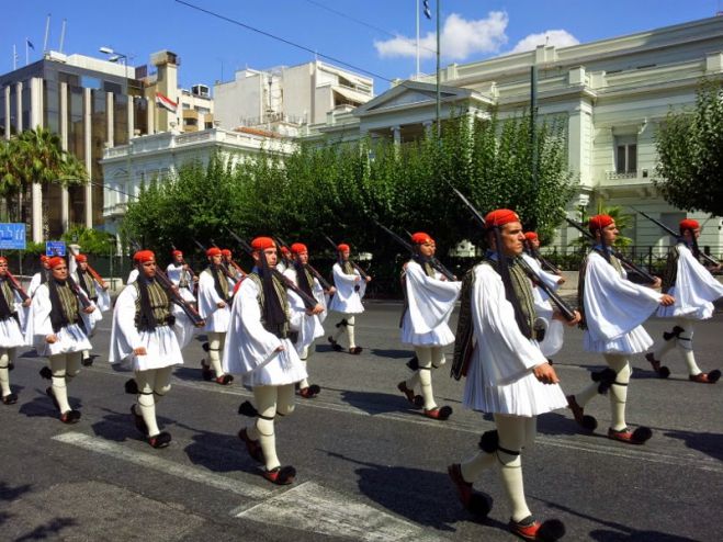 Ένας Εύζωνας από το χωριό Καράτουλα Κυνουρίας (εικόνες - βίντεο)!