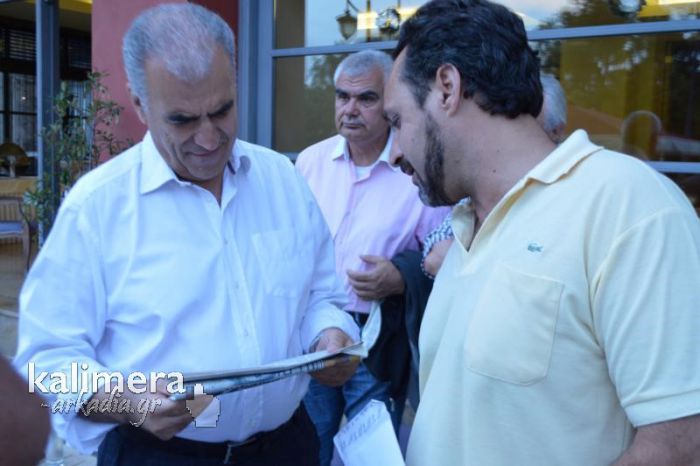 &Pi;ά&nu;&tau;&alpha; &delta;ί&pi;&lambda;&alpha; &sigma;&tau;&omicron;&nu; &Gamma;&iota;ώ&rho;&gamma;&omicron; &Pi;&alpha;&pi;&alpha;&nu;&delta;&rho;έ&omicron;&upsilon; &pi;&alpha;&rho;&alpha;&mu;έ&nu;&epsilon;&iota; &omicron; &Rho;έ&pi;&pi;&alpha;&sigmaf;! (&epsilon;&iota;&kappa;ό&nu;&epsilon;&sigmaf;)