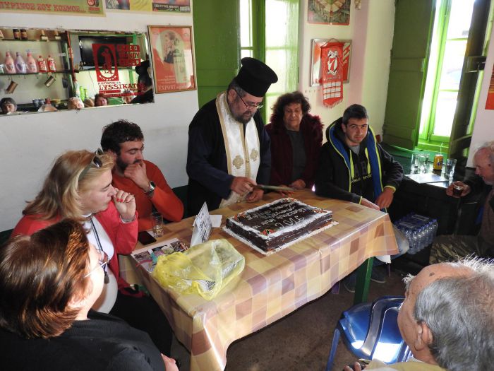 Έ&kappa;&omicron;&psi;&alpha;&nu; &tau;&eta;&nu; &pi;ί&tau;&alpha; &tau;&omicron;&upsilon;&sigmaf; &sigma;&tau;&omicron; &Sigma;ύ&lambda;&lambda;&omicron;&gamma;&omicron; &Pi;&epsilon;&lambda;&epsilon;&tau;ώ&nu; &Kappa;&upsilon;&nu;&omicron;&upsilon;&rho;ί&alpha;&sigmaf; (&epsilon;&iota;&kappa;ό&nu;&epsilon;&sigmaf;)