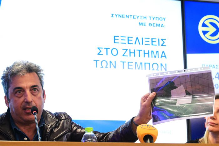 Τέμπη - Συγκλόνισε ο Παύλος Ασλανίδης: «Αυτές είναι οι σακούλες που πήραμε τα παιδιά μας» (vd)