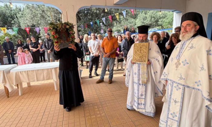 &Eta; &gamma;&iota;&omicron;&rho;&tau;ή &tau;&omicron;&upsilon; &Alpha;&gamma;ί&omicron;&upsilon; &Chi;&rho;&iota;&sigma;&tau;&omicron;&phi;ό&rho;&omicron;&upsilon; &sigma;&tau;&omicron;&nu; &Tau;&upsilon;&rho;ό &Kappa;&upsilon;&nu;&omicron;&upsilon;&rho;ί&alpha;&sigmaf; (&epsilon;&iota;&kappa;ό&nu;&epsilon;&sigmaf;)
