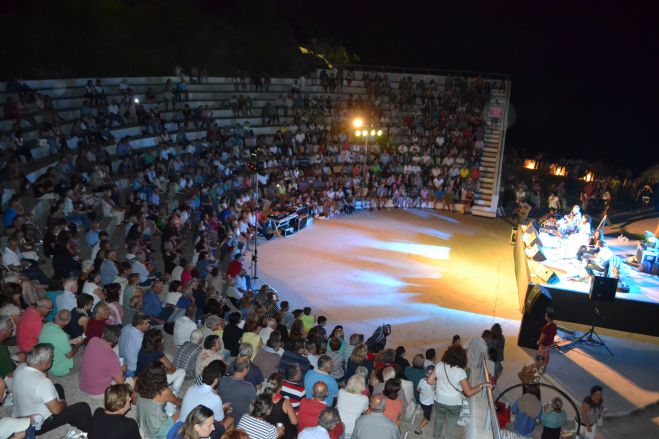 &Pi;&alpha;&rho;ά&lambda;&iota;&omicron; Ά&sigma;&tau;&rho;&omicron;&sigmaf; | &Tau;&rho;&alpha;&gamma;&omicron;ύ&delta;&iota;, &chi;&omicron;&rho;ό&sigmaf;, ά&phi;&theta;&omicron;&nu;&omicron; &psi;ά&rho;&iota; &kappa;&alpha;&iota; &kappa;&rho;&alpha;&sigma;ί &sigma;&tau;&eta; &gamma;&iota;&omicron;&rho;&tau;ή &tau;&omicron;&upsilon; &Psi;&alpha;&rho;ά! (vd)