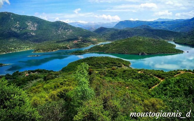Υπέροχα φωτογραφικά «κλικ» από τη λίμνη Λάδωνα, το κάστρο της Άκοβας και το Περδικονέρι!