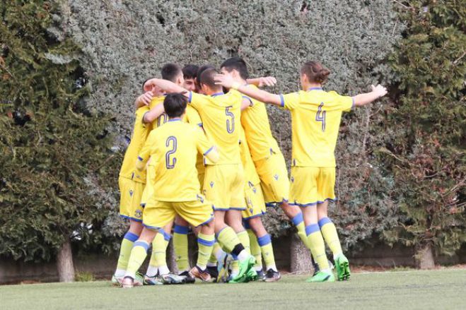 &Eta; &Kappa;15 &tau;&omicron;&upsilon; &Alpha;&sigma;&tau;έ&rho;&alpha; &nu;ί&kappa;&eta;&sigma;&epsilon; &tau;&omicron;&nu; &Pi;&alpha;&nu;&alpha;&theta;&eta;&nu;&alpha;ϊ&kappa;ό!