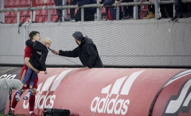Υπέροχος Κούτρης | Έπαιξε με παιδί που δίνει μάχη για τη ζωή του (εικόνες)