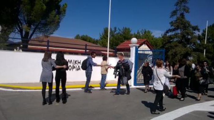 &laquo;&Phi;ύ&lambda;&lambda;&alpha; &pi;&omicron;&rho;&epsilon;ί&alpha;&sigmaf;&raquo; &mu;&epsilon; &tau;&iota;&sigmaf; &theta;έ&sigma;&epsilon;&iota;&sigmaf; &tau;&omicron;&upsilon; &Kappa;&Kappa;&Epsilon; &gamma;&iota;&alpha; &tau;&alpha; &delta;&iota;&kappa;&alpha;&iota;ώ&mu;&alpha;&tau;&alpha; &tau;&omega;&nu; &phi;&alpha;&nu;&tau;ά&rho;&omega;&nu; &mu;&omicron;&iota;&rho;ά&sigma;&tau;&eta;&kappa;&alpha;&nu; &sigma;&tau;&eta;&nu; &Tau;&rho;ί&pi;&omicron;&lambda;&eta;!