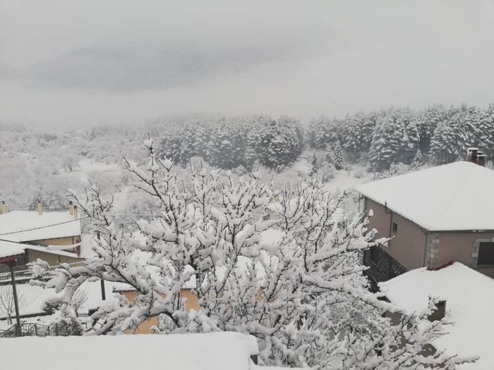Η χιονισμένη Βυτίνα από ... ψηλά! (εικόνες)