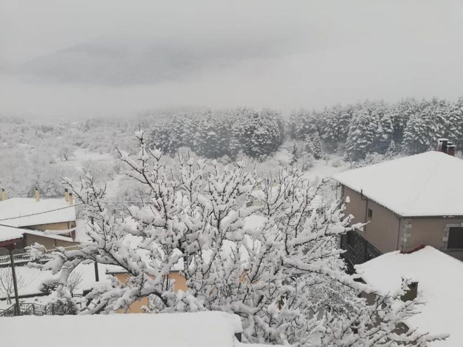 Η χιονισμένη Βυτίνα από ... ψηλά! (εικόνες)