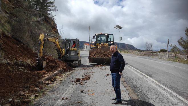 Έργα για τις κατολισθήσεις στα Λαγκάδια | Σκαντζός: "Η Περιφερειακή Αρχή ενήργησε αμεσότατα στο πρόβλημα με την κατάπτωση βράχων"