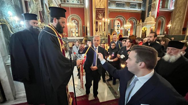 &Tau;&omicron; Ά&gamma;&iota;&omicron; &Phi;&omega;&sigmaf; έ&phi;&tau;&alpha;&sigma;&epsilon; &sigma;&tau;&eta;&nu; &Tau;&rho;ί&pi;&omicron;&lambda;&eta;! (vd)