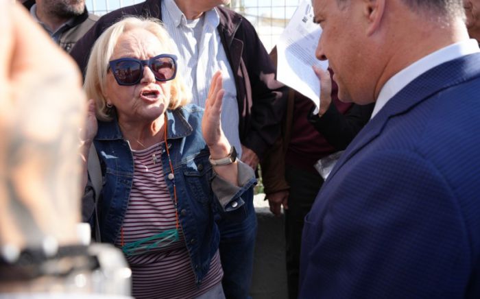 Αποδοκιμάστηκε ο Άδωνις Γεωργιάδης στη Χίο | &quot;Δεν ντρέπεστε; Τα διαλύσατε όλα, έξω&quot;! (vd)