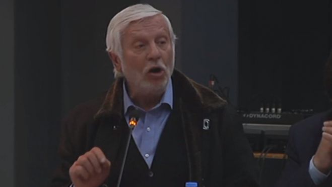 &Omicron;&iota; &alpha;&pi;&alpha;&nu;&tau;ή&sigma;&epsilon;&iota;&sigmaf; &tau;&omicron;&upsilon; &Pi;έ&tau;&rho;&omicron;&upsilon; &Tau;&alpha;&tau;&omicron;ύ&lambda;&eta; &gamma;&iota;&alpha; &tau;&eta; &gamma;&upsilon;&nu;&alpha;ί&kappa;&alpha; &tau;&omicron;&upsilon;, &tau;&eta;&nu; &kappa;ό&rho;&eta; &tau;&omicron;&upsilon; &kappa;&alpha;&iota; &tau;&eta;&nu; &omicron;&iota;&kappa;&omicron;&gamma;έ&nu;&epsilon;&iota;ά &tau;&omicron;&upsilon;: &laquo;&Theta;&alpha; έ&pi;&rho;&epsilon;&pi;&epsilon; &nu;&alpha; &kappa;&omicron;&kappa;&kappa;&iota;&nu;ί&zeta;&epsilon;&iota; &omicron; &kappa;. &Nu;ί&kappa;&alpha;&sigmaf;&raquo;