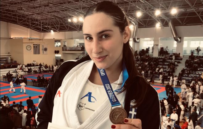 ''&Chi;&rho;&upsilon;&sigma;ή'' &eta; &Iota;&omega;ά&nu;&nu;&alpha; &Kappa;&omicron;&nu;&delta;ύ&lambda;&eta; &alpha;&pi;ό &tau;&eta;&nu; &Mu;&epsilon;&gamma;&alpha;&lambda;ό&pi;&omicron;&lambda;&eta; &sigma;&tau;&omicron; &Pi;&alpha;&nu;&epsilon;&lambda;&lambda;ή&nu;&iota;&omicron; &Kappa;ύ&pi;&epsilon;&lambda;&lambda;&omicron; &Kappa;&alpha;&rho;ά&tau;&epsilon;!