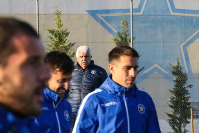 &Omicron; &Pi;&alpha;&rho;ά&sigma;&chi;&omicron;&sigmaf; &pi;&rho;&omicron;&pi;ό&nu;&eta;&sigma;&epsilon; &tau;&omicron;&nu; &Alpha;&sigma;&tau;έ&rho;&alpha;! (&epsilon;&iota;&kappa;ό&nu;&epsilon;&sigmaf;)