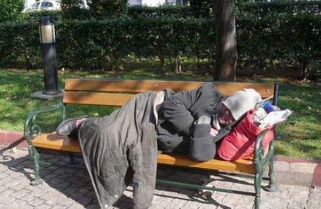 Η άλλη όψη των γιορτών - Αυξάνονται οι άστεγοι στην Πάτρα