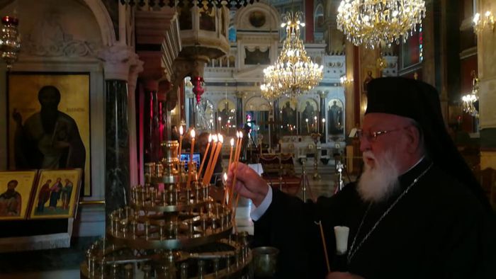 &Mu;&eta;&tau;&rho;&omicron;&pi;&omicron;&lambda;ί&tau;&eta;&sigmaf; &Alpha;&lambda;έ&xi;&alpha;&nu;&delta;&rho;&omicron;&sigmaf;: "Ή&rho;&theta;&epsilon; &alpha;&upsilon;&tau;ή &eta; &nu;ό&sigma;&omicron;&sigmaf; &delta;&iota;ό&tau;&iota; &epsilon;&mu;&epsilon;ί&sigmaf; &omicron;&iota; ά&nu;&theta;&rho;&omega;&pi;&omicron;&iota; &pi;&iota;&sigma;&tau;έ&psi;&alpha;&mu;&epsilon; &sigma;&tau;&omicron;&nu; &epsilon;&alpha;&upsilon;&tau;ό &mu;&alpha;&sigmaf;, &alpha;&rho;&nu;&eta;&theta;ή&kappa;&alpha;&mu;&epsilon; &tau;&omicron;&nu; &Chi;&rho;&iota;&sigma;&tau;ό &mu;&alpha;&sigmaf;"