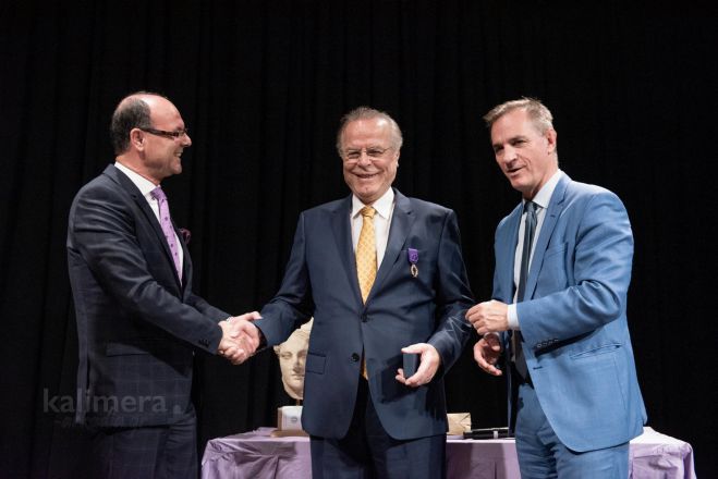 &Omicron; &Alpha;&rho;&kappa;ά&sigmaf; &Pi;&alpha;&nu;&alpha;&gamma;&iota;ώ&tau;&eta;&sigmaf; &Pi;&alpha;&pi;&alpha;&delta;ό&pi;&omicron;&upsilon;&lambda;&omicron;&sigmaf; &pi;&alpha;&rho;&alpha;&sigma;&eta;&mu;&omicron;&phi;&omicron;&rho;ή&theta;&eta;&kappa;&epsilon; &omega;&sigmaf; &alpha;&xi;&iota;&omega;&mu;&alpha;&tau;&iota;&kappa;ό&sigmaf; &tau;&omicron;&upsilon; &Tau;ά&gamma;&mu;&alpha;&tau;&omicron;&sigmaf; &tau;&omicron;&upsilon; &Alpha;&kappa;&alpha;&delta;&eta;&mu;&alpha;ϊ&kappa;&omicron;ύ &Phi;&omicron;ί&nu;&iota;&kappa;&alpha; &tau;&eta;&sigmaf; &Gamma;&alpha;&lambda;&lambda;&iota;&kappa;ή&sigmaf; &Delta;&eta;&mu;&omicron;&kappa;&rho;&alpha;&tau;ί&alpha;&sigmaf;!
