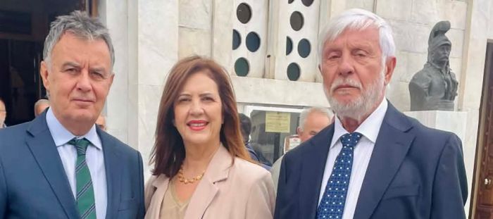 &Tau;&alpha;&tau;&omicron;ύ&lambda;&eta;&sigmaf;: "&Omicron;&iota; &laquo;&pi;&rho;&omicron;&sigma;&kappa;&upsilon;&nu;&eta;&mu;έ&nu;&omicron;&iota;&raquo; &epsilon;ί&nu;&alpha;&iota; &epsilon;&kappa;&epsilon;ί&nu;&omicron;&iota; &pi;&omicron;&upsilon; &pi;&iota;&sigma;&tau;&epsilon;ύ&omicron;&upsilon;&nu; ό&tau;&iota; &eta; &upsilon;&pi;&omicron;&tau;&alpha;&gamma;ή &sigma;&tau;&alpha; &sigma;&upsilon;&mu;&phi;έ&rho;&omicron;&nu;&tau;&alpha; &epsilon;ί&nu;&alpha;&iota; &omicron; &sigma;ύ&nu;&tau;&omicron;&mu;&omicron;&sigmaf; &delta;&rho;ό&mu;&omicron;&sigmaf; &gamma;&iota;&alpha; &tau;&eta;&nu; &pi;&rho;&omicron;&sigma;&omega;&pi;&iota;&kappa;ή &tau;&omicron;&upsilon;&sigmaf; &alpha;&nu;έ&lambda;&iota;&xi;&eta;"