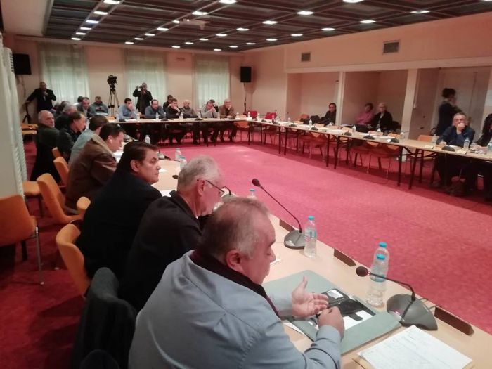 Ένταση και προσωρινή διακοπή στη συνεδρίαση του δημοτικού συμβουλίου