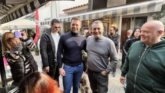 Τσικνοπέμπτη | Τυχαία συνάντηση με Τζιούμη είχε ο Κασσελάκης στην Τρίπολη! (εικόνες)