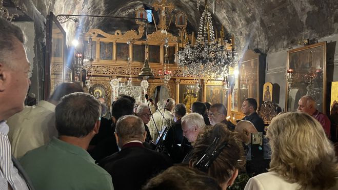 &Eta; &gamma;&iota;&omicron;&rho;&tau;ή Ύ&psi;&omega;&sigma;&iota;&sigmaf; &tau;&omicron;&upsilon; &Tau;&iota;&mu;ί&omicron;&upsilon; &Sigma;&tau;&alpha;&upsilon;&rho;&omicron;ύ &sigma;&tau;&eta; &Mu;&omicron;&nu;ή &Epsilon;&pi;ά&nu;&omega; &Chi;&rho;έ&pi;&alpha;&sigmaf; (vd)