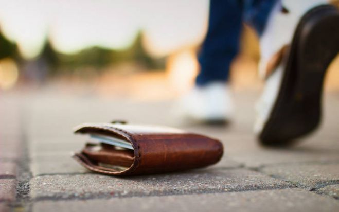 Τρίπολη | Βρήκε χρήματα σε κεντρικό δρόμο και τα παρέδωσε στην Αστυνομία!