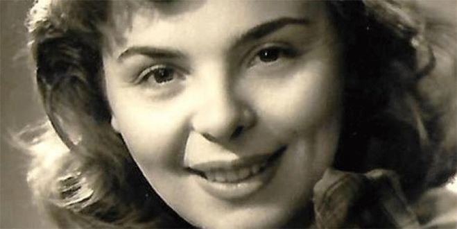 &Pi;έ&theta;&alpha;&nu;&epsilon; &eta; &eta;&theta;&omicron;&pi;&omicron;&iota;ό&sigmaf; &Delta;ά&phi;&nu;&eta; &Sigma;&kappa;&omicron;ύ&rho;&alpha;