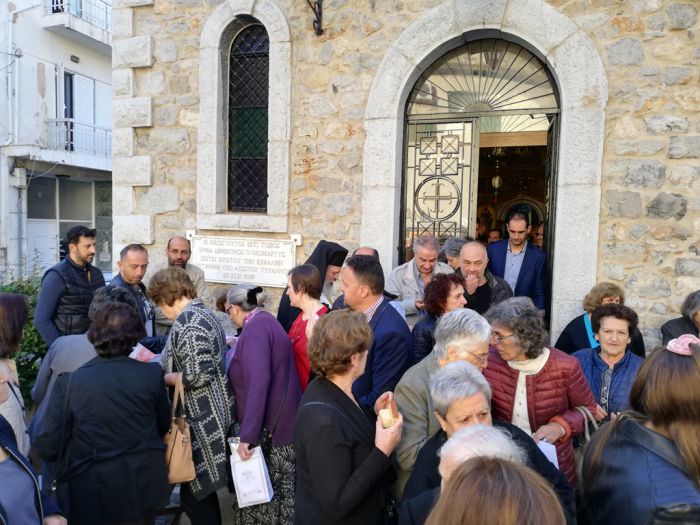 &Eta; &epsilon;&omicron;&rho;&tau;ή &Alpha;&gamma;ί&omicron;&upsilon; &Lambda;&omicron;&gamma;&gamma;ί&nu;&omicron;&upsilon; &sigma;&tau;&eta;&nu; &Tau;&rho;ί&pi;&omicron;&lambda;&eta; (&epsilon;&iota;&kappa;ό&nu;&epsilon;&sigmaf;)