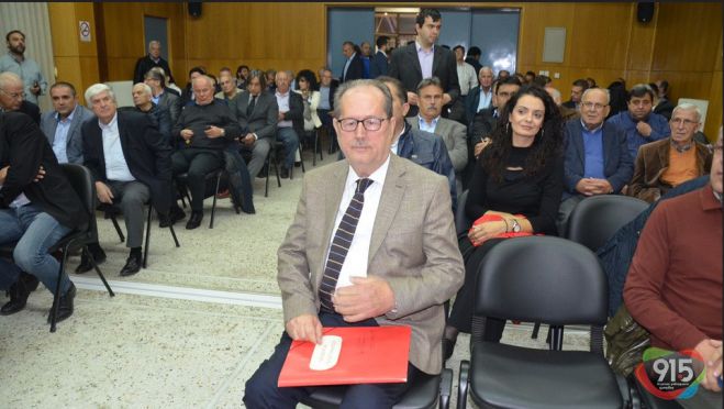 &Sigma;&tau;&alpha; &kappa;&omicron;&mu;&mu;&alpha;&tau;&iota;&kappa;ά &sigma;&tau;&epsilon;&lambda;έ&chi;&eta; &tau;&eta;&sigmaf; &Nu;&Delta; &sigma;&tau;&eta;&nu; &Alpha;&rho;&kappa;&alpha;&delta;ί&alpha; &pi;&alpha;&rho;&omicron;&upsilon;&sigma;&iota;ά&sigma;&tau;&eta;&kappa;&epsilon; &omicron; &upsilon;&pi;&omicron;&psi;ή&phi;&iota;&omicron;&sigmaf; &Pi;&epsilon;&rho;&iota;&phi;&epsilon;&rho;&epsilon;&iota;ά&rho;&chi;&eta;&sigmaf;, &Pi;&alpha;&nu;&alpha;&gamma;&iota;ώ&tau;&eta;&sigmaf; &Nu;ί&kappa;&alpha;&sigmaf; (vd)