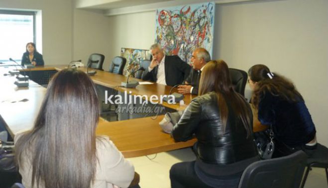 Υπογράφτηκε η απόφαση για τη χρηματοδόηση του Βοήθεια στο Σπίτι» μέχρι το τέλος του 2015