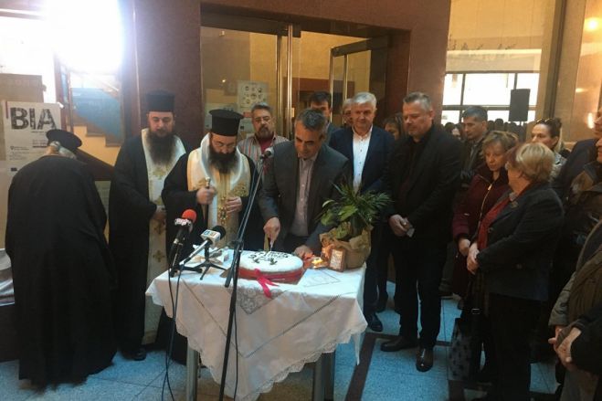 &Tau;&eta;&nu; &Pi;&alpha;&rho;&alpha;&sigma;&kappa;&epsilon;&upsilon;ή &eta; &kappa;&omicron;&pi;ή &pi;ί&tau;&alpha;&sigmaf; &sigma;&tau;&omicron; &Delta;&eta;&mu;&alpha;&rho;&chi;&epsilon;ί&omicron; &Tau;&rho;ί&pi;&omicron;&lambda;&eta;&sigmaf;