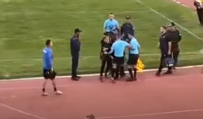 Έ&nu;&tau;&alpha;&sigma;&eta; &mu;&epsilon; &Kappa;&omicron;ύ&gamma;&iota;&alpha; &sigma;&tau;&omicron; &pi;&alpha;&iota;&chi;&nu;ί&delta;&iota; &Pi;&alpha;&nu;&alpha;&rho;&gamma;&epsilon;&iota;&alpha;&kappa;ό&sigmaf; &ndash; &Kappa;ό&rho;&iota;&nu;&theta;&omicron;&sigmaf;: &laquo;&Kappa;&rho;ά&tau;&alpha; &tau;&omicron;&nu; &mu;&eta; &phi;ύ&gamma;&epsilon;&iota;, &mu;&epsilon; &chi;&tau;ύ&pi;&eta;&sigma;&epsilon;!&raquo; (vd)