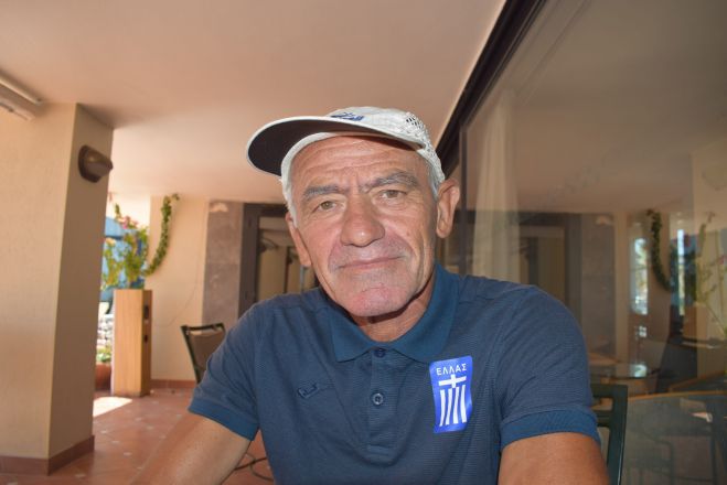 &Epsilon;&kappa;&pi;&lambda;&eta;&kappa;&tau;&iota;&kappa;ό&sigmaf; &omicron; &mu;&upsilon;&theta;&iota;&kappa;ό&sigmaf; &Gamma;&iota;ά&nu;&nu;&eta;&sigmaf; &Kappa;&omicron;ύ&rho;&omicron;&sigmaf;: "&Delta;&epsilon;&nu; έ&chi;&omega; &kappa;&rho;&epsilon;&mu;ά&sigma;&epsilon;&iota; &tau;&alpha; &pi;&alpha;&pi;&omicron;ύ&tau;&sigma;&iota;&alpha; &mu;&omicron;&upsilon;" (vd)