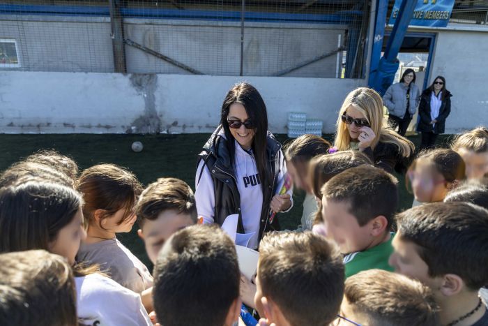 &Pi;&alpha;&iota;&chi;&nu;ί&delta;&iota;, &gamma;&nu;ώ&sigma;&eta; &kappa;&alpha;&iota; &epsilon;&mu;&pi;&epsilon;&iota;&rho;ί&epsilon;&sigmaf; &gamma;&iota;&alpha; &pi;&alpha;&iota;&delta;&iota;ά &alpha;&pi;ό &tau;&omicron; 7&omicron; &Delta;&eta;&mu;&omicron;&tau;&iota;&kappa;ό &Sigma;&chi;&omicron;&lambda;&epsilon;ί&omicron; &Tau;&rho;ί&pi;&omicron;&lambda;&eta;&sigmaf; &sigma;&tau;&omicron; &ldquo;&Theta;&epsilon;ό&delta;&omega;&rho;&omicron;&sigmaf; &Kappa;&omicron;&lambda;&omicron;&kappa;&omicron;&tau;&rho;ώ&nu;&eta;&sigmaf;&rdquo; (&epsilon;&iota;&kappa;ό&nu;&epsilon;&sigmaf;)